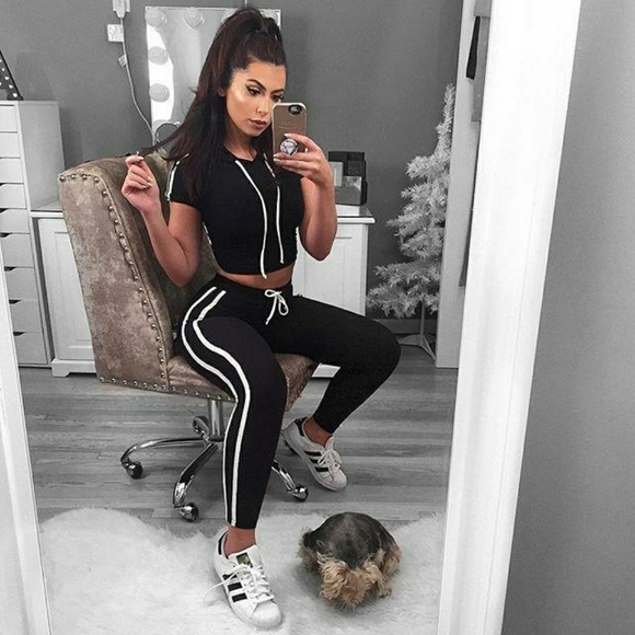 Black & White Tennis Court Legging & Shirt Set - Picture 3 of 4